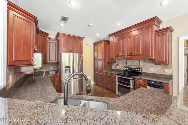 $850,000 | 875 McCravy Road, Hickory Flat, MS 38633