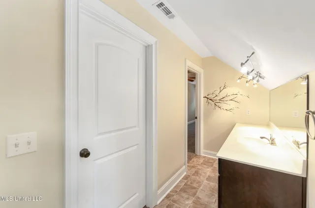 $850,000 | 875 McCravy Road, Hickory Flat, MS 38633