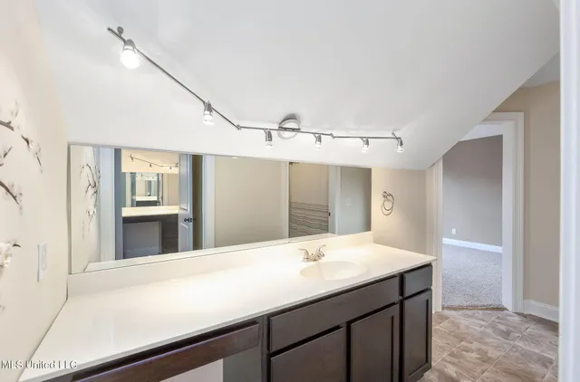 $850,000 | 875 McCravy Road, Hickory Flat, MS 38633