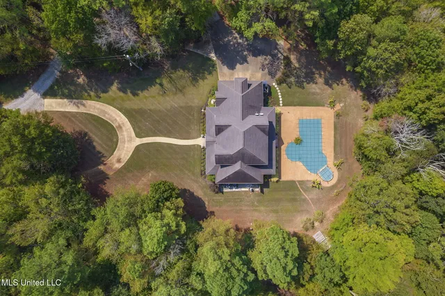 $850,000 | 875 McCravy Road, Hickory Flat, MS 38633
