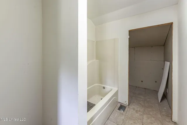 $850,000 | 875 McCravy Road, Hickory Flat, MS 38633