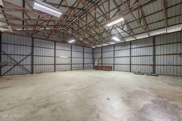 $850,000 | 875 McCravy Road, Hickory Flat, MS 38633