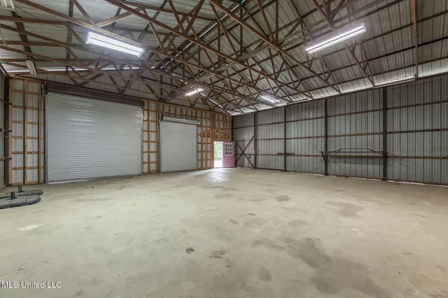 $850,000 | 875 McCravy Road, Hickory Flat, MS 38633