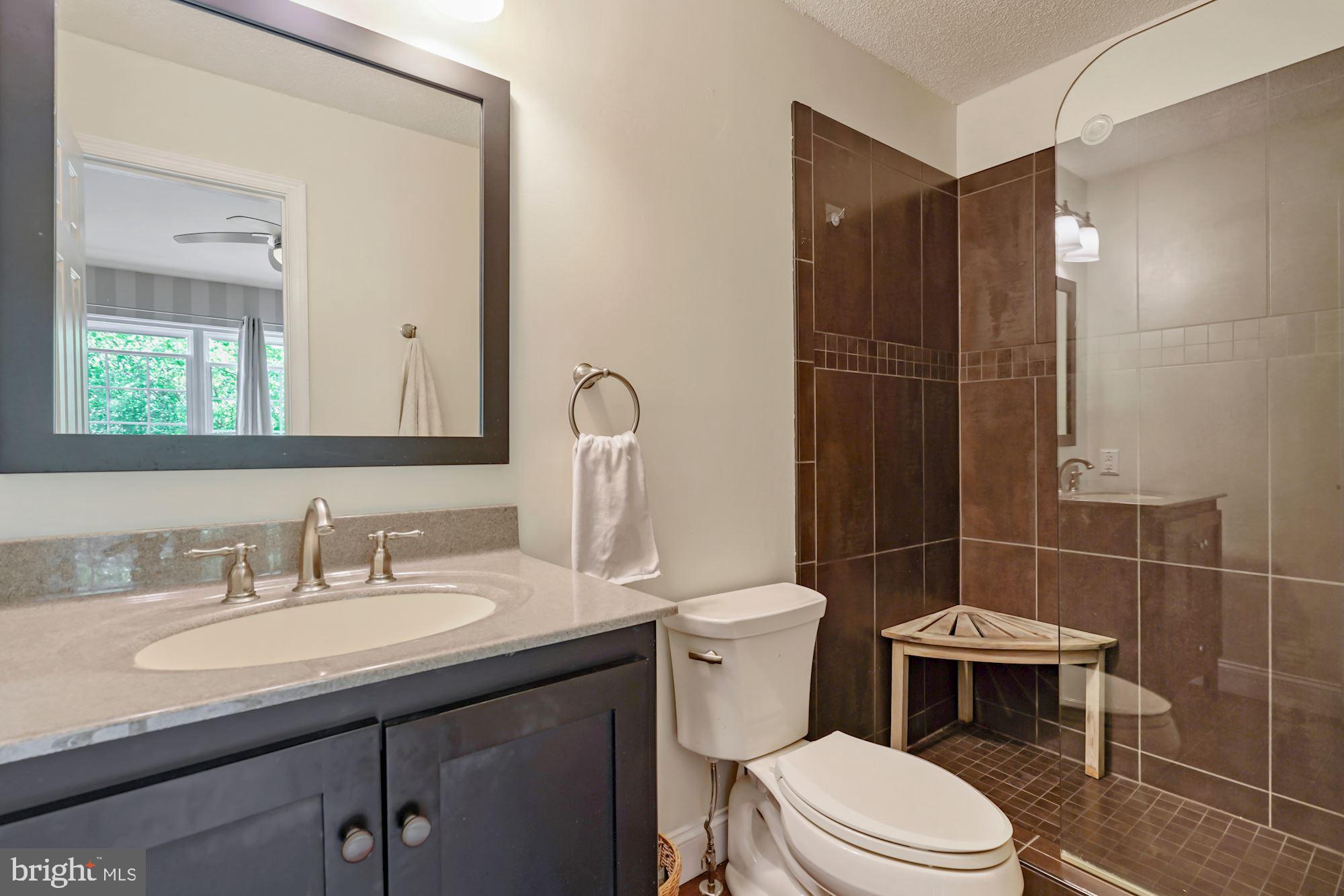 7204 Stover Drive Alexandria, VA 22306 - Photo 13 of 27 Primary bathroom