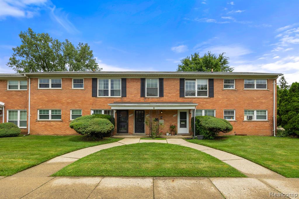 2704 West 13 Mile Road, Unit 12 Royal Oak, MI 48073 - Photo 2 of 20
