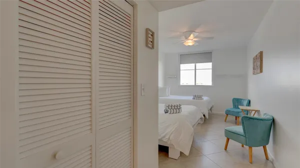 a very nice looking room with a chair