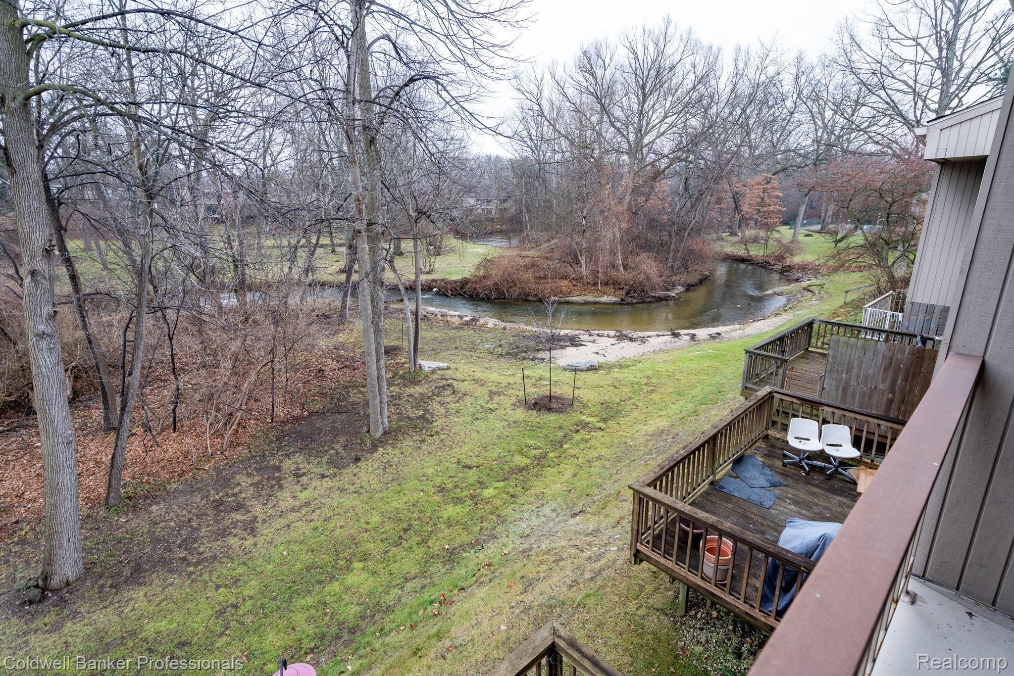 615 Oakbrook West, Unit 11 Rochester, MI 48307 - Photo 19 of 27 19-web-or-mls-615-Oakbrook-West-19.jpg