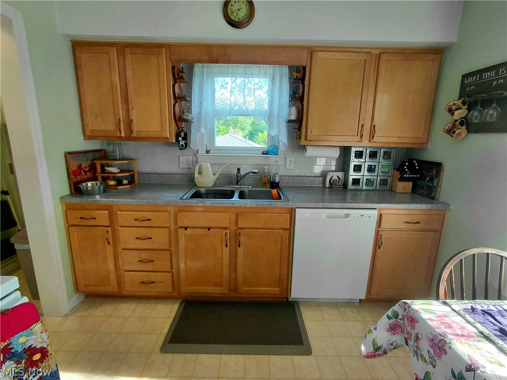 242 Cedar Road Richmond, OH 43944 - Photo 8 of 40