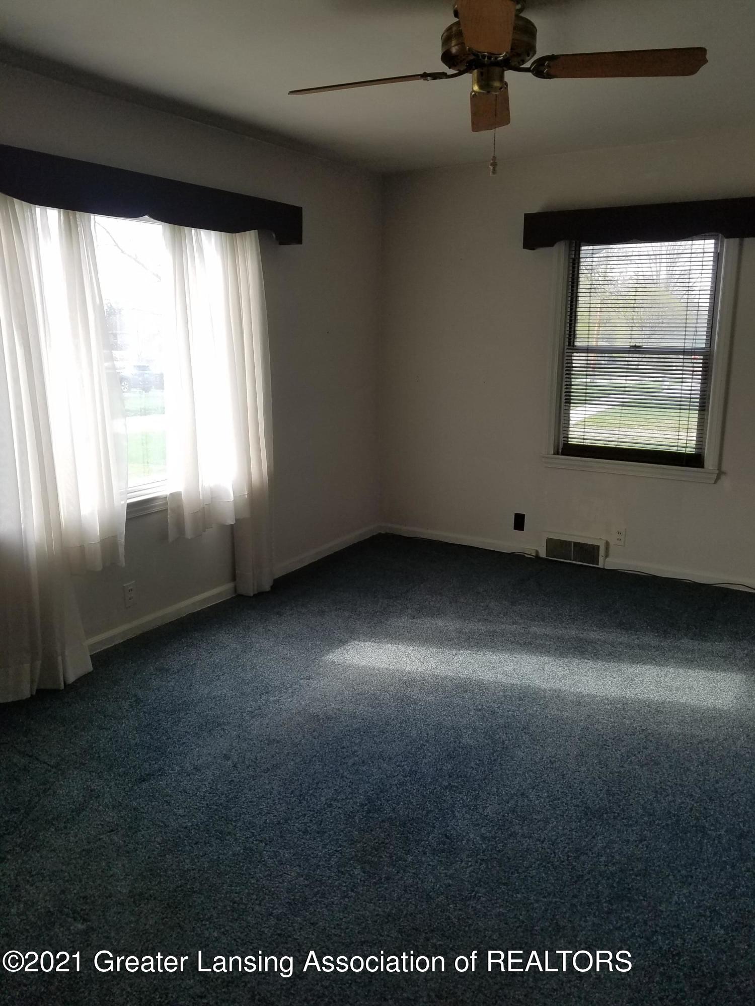 3907 Ruth Avenue Lansing, MI 48910 - Photo 4 of 13 20210421_171217 (1)