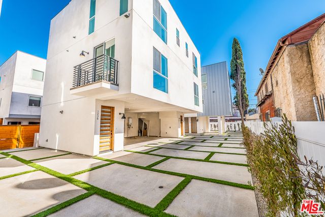 $3,500 | 1238 1/2 North Beachwood Drive, Los Angeles, CA 90038