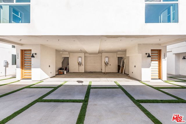 $3,500 | 1238 1/2 North Beachwood Drive, Los Angeles, CA 90038