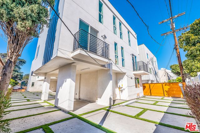 $3,500 | 1238 1/2 North Beachwood Drive, Los Angeles, CA 90038