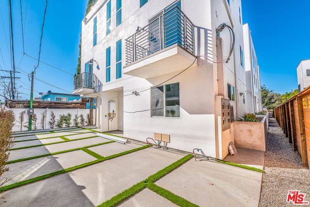 $3,500 | 1238 1/2 North Beachwood Drive, Los Angeles, CA 90038