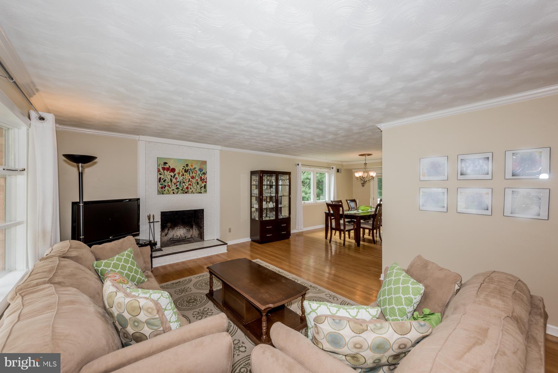 14600 Sturtevant Road Silver Spring, MD 20905 - Photo 5 of 29 Living Room