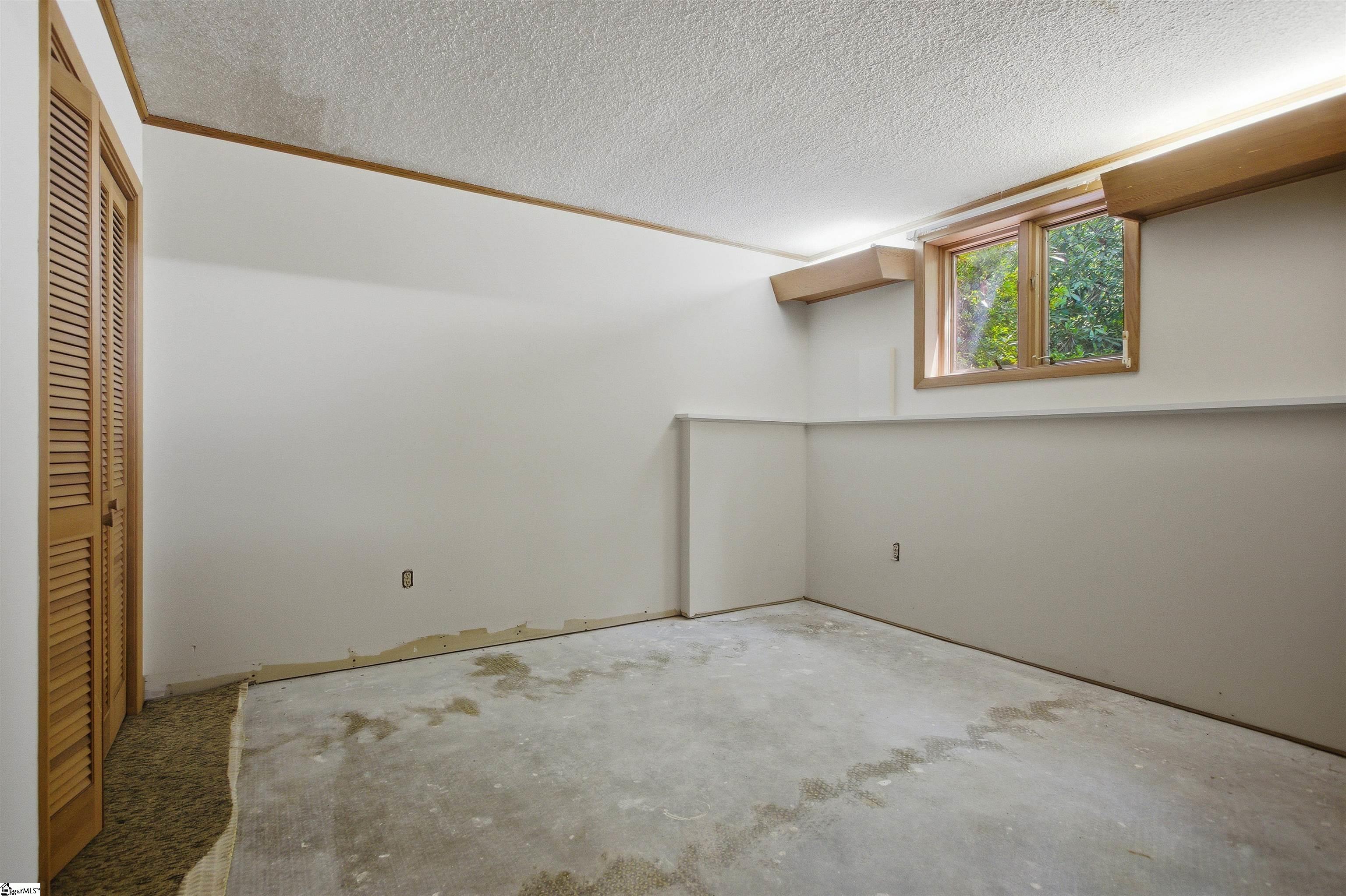 16 Oakleaf Road Greenville, SC 29609 - Photo 23 of 35