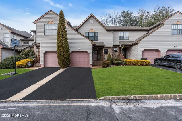 $619,999 | 324 Oak Knoll Drive, Englishtown, NJ 07726