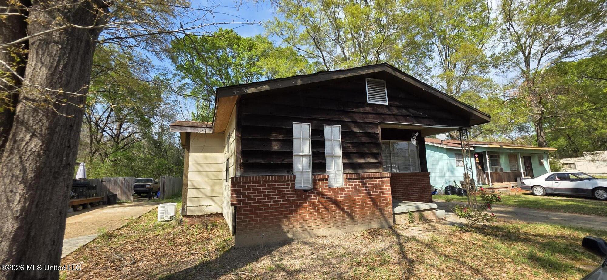 870 Crawford Street Jackson, MS 39203 - Photo 3 of 23 20260323_153249