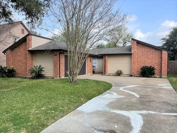 $1,995 | 2126 Collingsfield Drive, Sugar Land, TX 77478