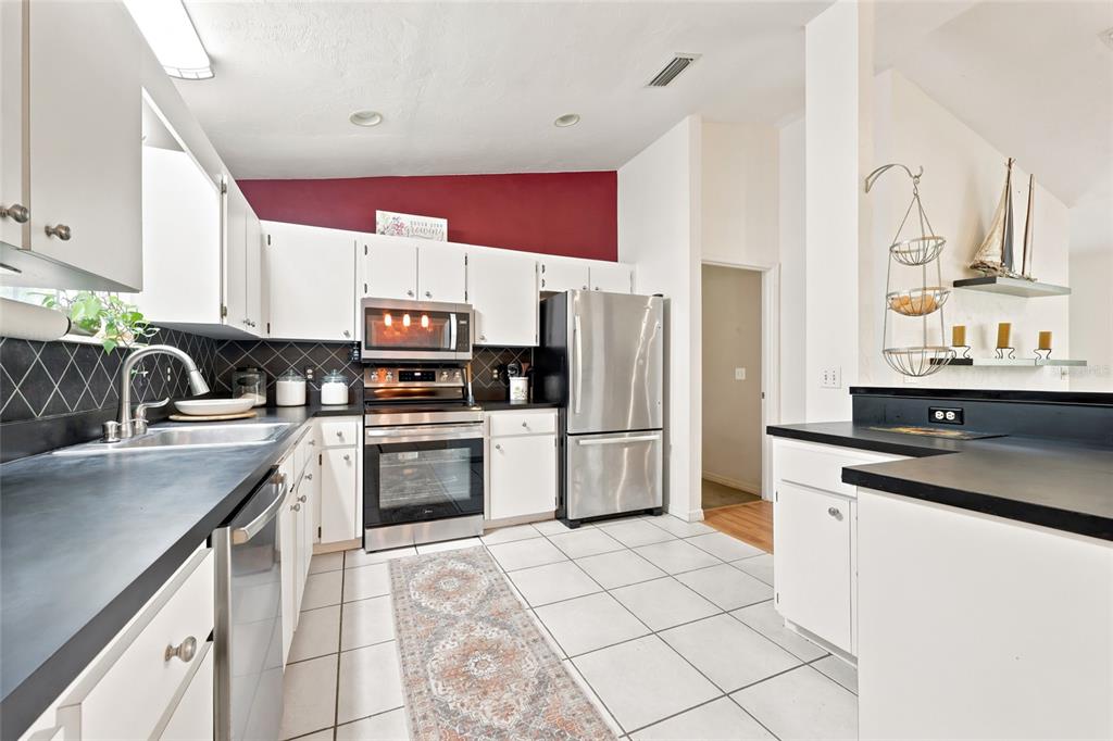 753 Southwest Mapleton Street Fort White, FL 32038 - Photo 13 of 33 Gallery Image 13