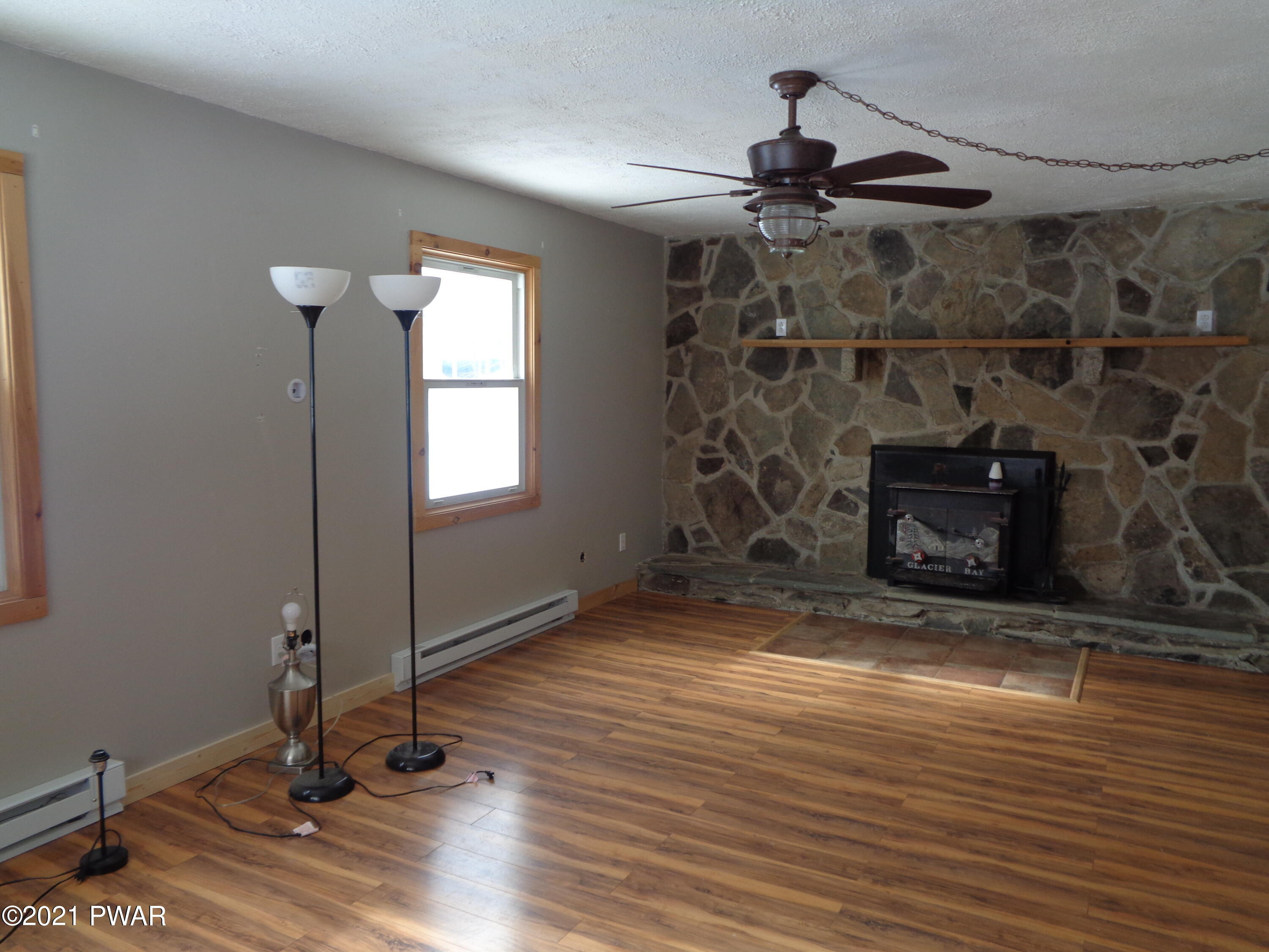 320 Gold Key Road Milford, PA 18337 - Photo 10 of 27 Living Room