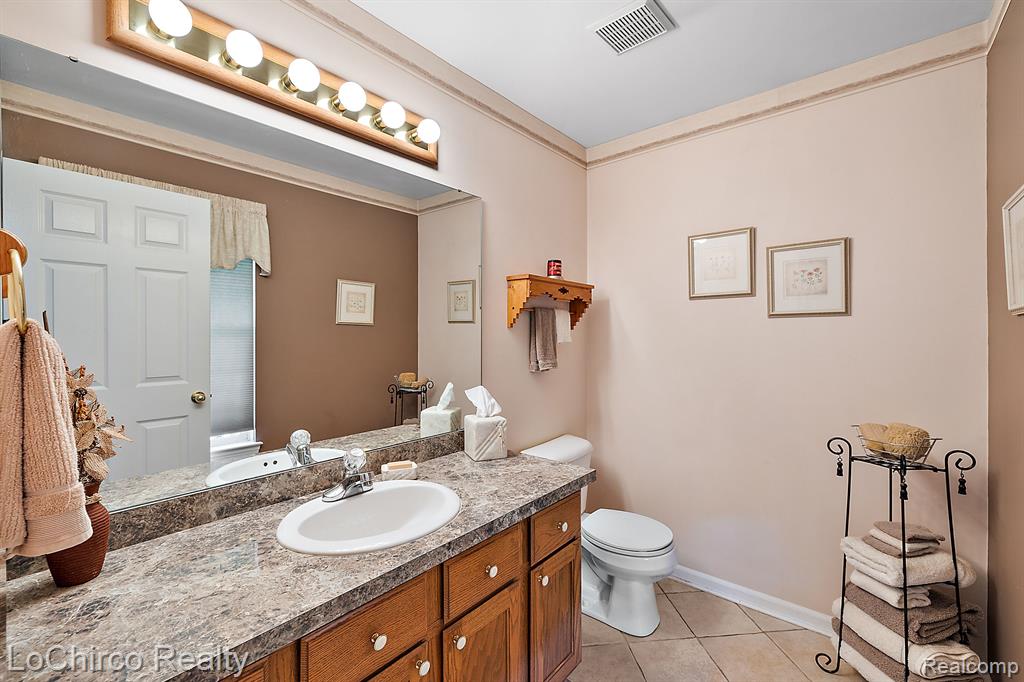 5068 Clarkston Road Clarkston, MI 48348 - Photo 19 of 31