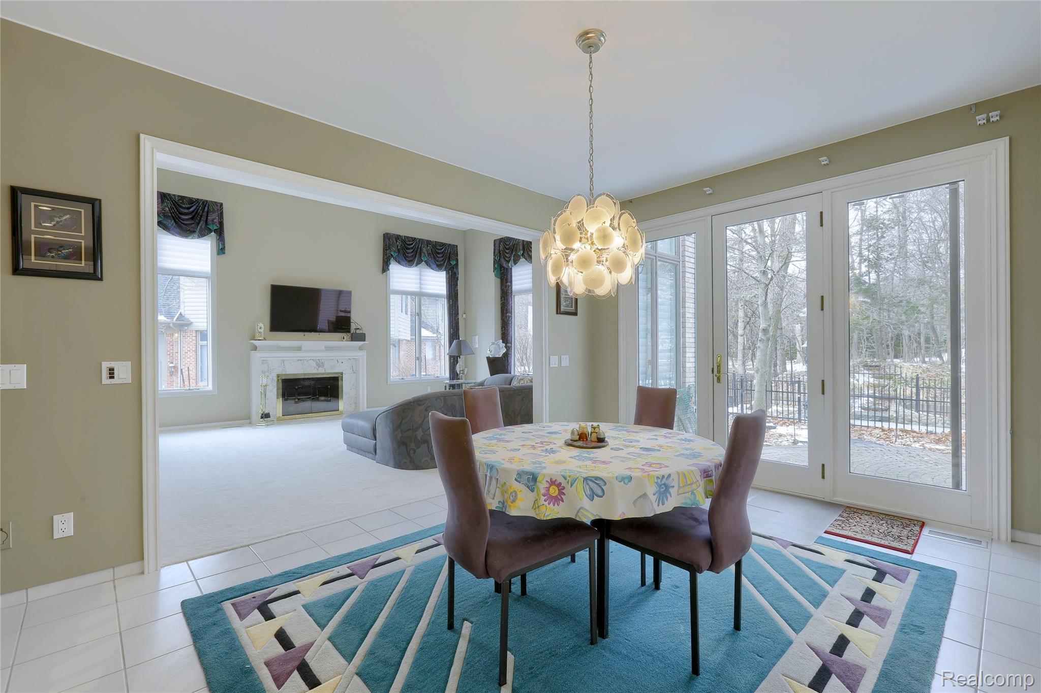1721 Archers Pointe Rochester, MI 48306 - Photo 23 of 58 archer breakfast nook 19.jpg