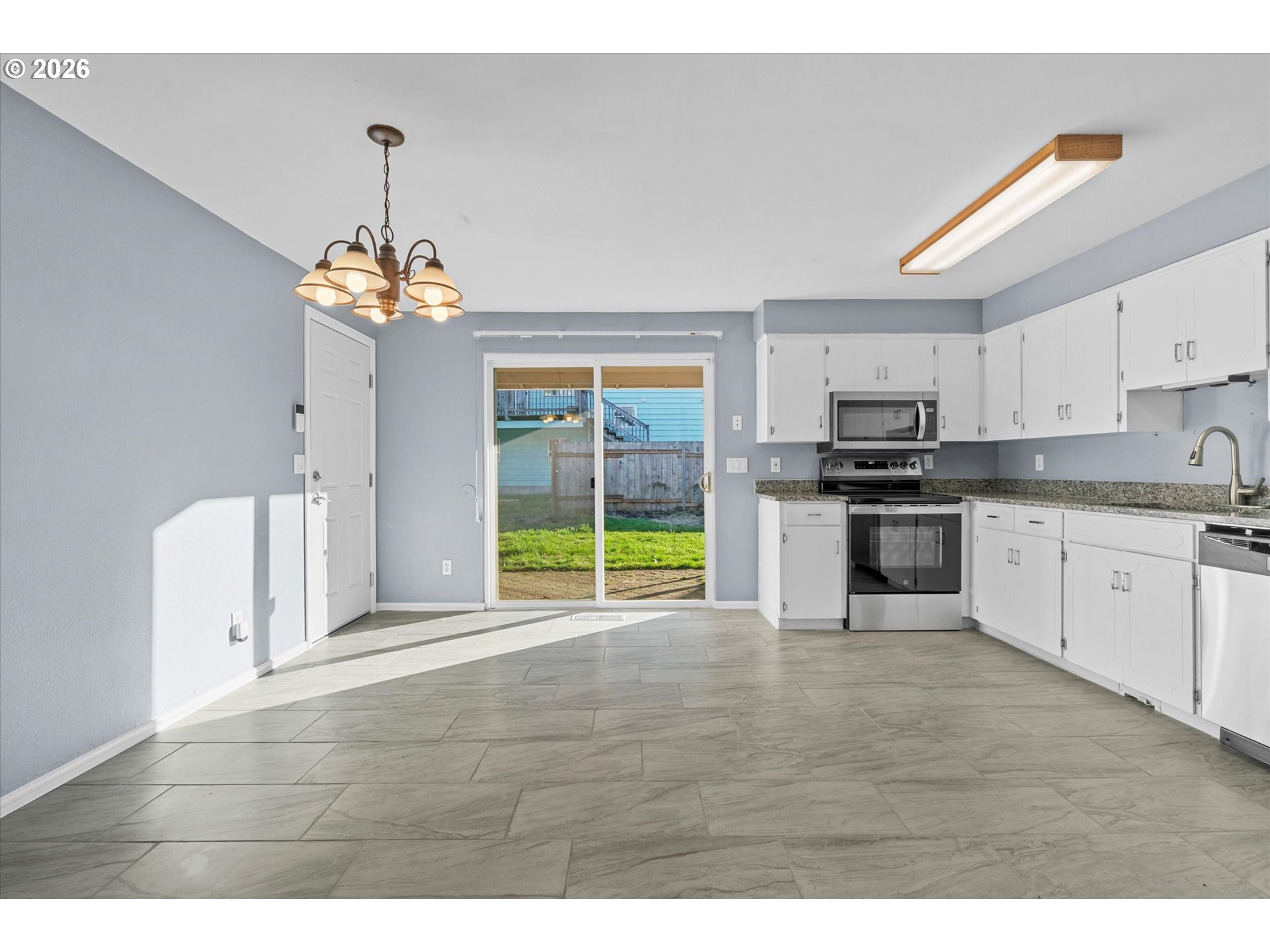 955 Southeast Hogan Road Gresham, OR 97080 - Photo 12 of 47