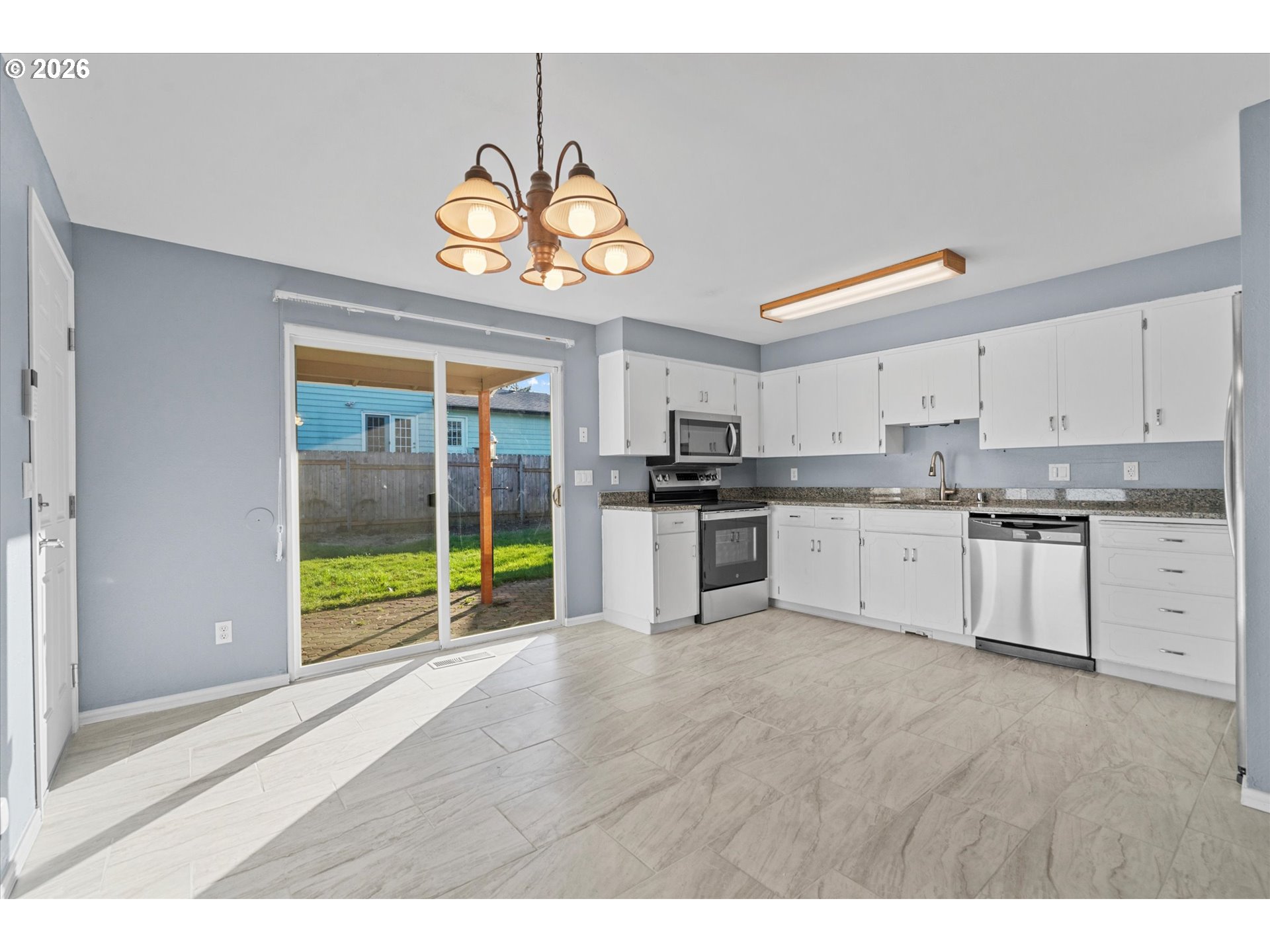 955 Southeast Hogan Road Gresham, OR 97080 - Photo 13 of 47