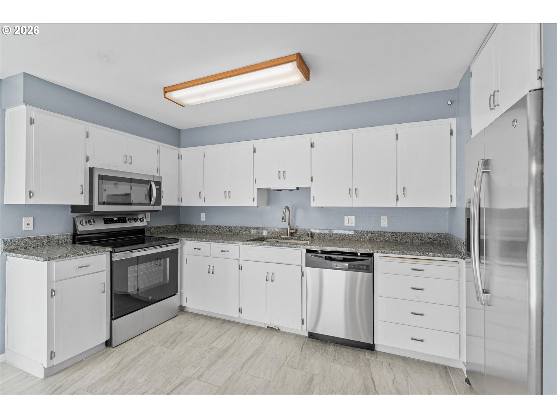 955 Southeast Hogan Road Gresham, OR 97080 - Photo 16 of 47