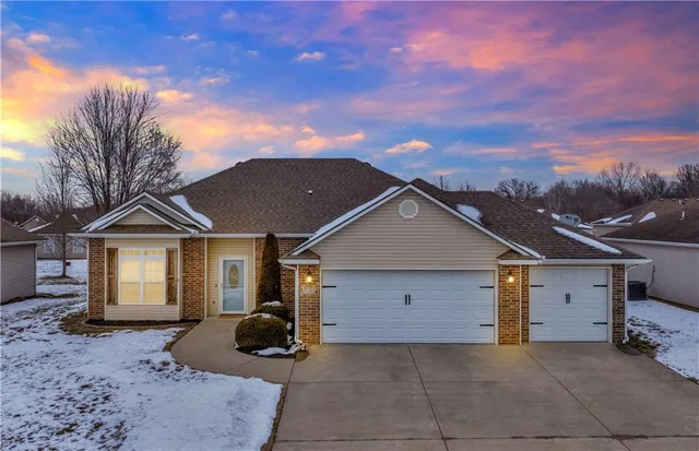 $300,000 | 733 Burlington Road, Warrensburg, MO 64093