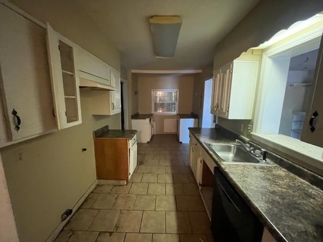 4760 Willow Road Memphis, TN 38117 - Photo 5 of 16 a kitchen with a sink a counter top space and cabinets