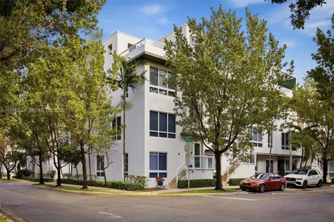 $890,000 | 6671 Northwest 105th Place, Unit 6671, Doral, FL 33178