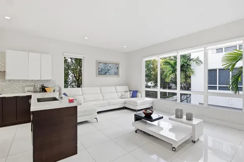 $890,000 | 6671 Northwest 105th Place, Unit 6671, Doral, FL 33178