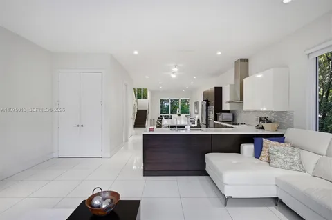 $890,000 | 6671 Northwest 105th Place, Unit 6671, Doral, FL 33178