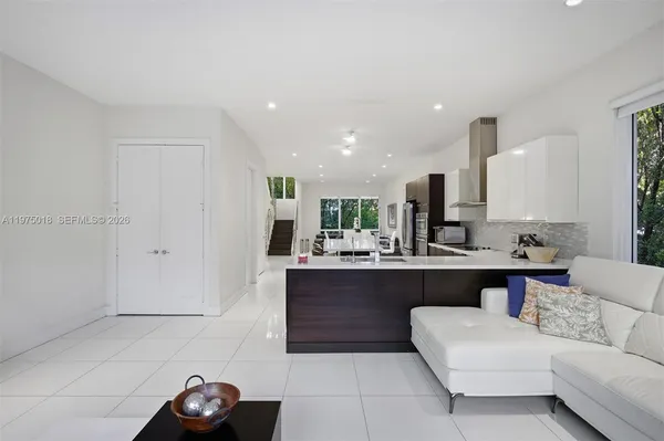 $890,000 | 6671 Northwest 105th Place, Unit 6671, Doral, FL 33178