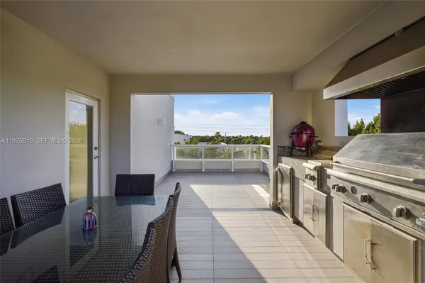 $890,000 | 6671 Northwest 105th Place, Unit 6671, Doral, FL 33178