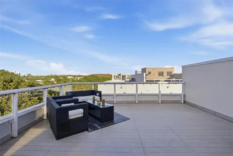 $890,000 | 6671 Northwest 105th Place, Unit 6671, Doral, FL 33178