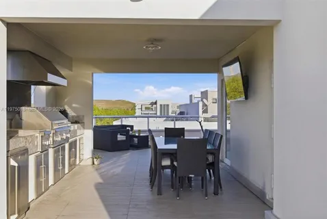 $890,000 | 6671 Northwest 105th Place, Unit 6671, Doral, FL 33178