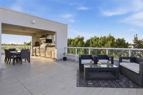 $890,000 | 6671 Northwest 105th Place, Unit 6671, Doral, FL 33178