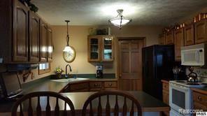 958 Ridge Court Brighton, MI 48116 - Photo 8 of 23 Kitchen from snack bar