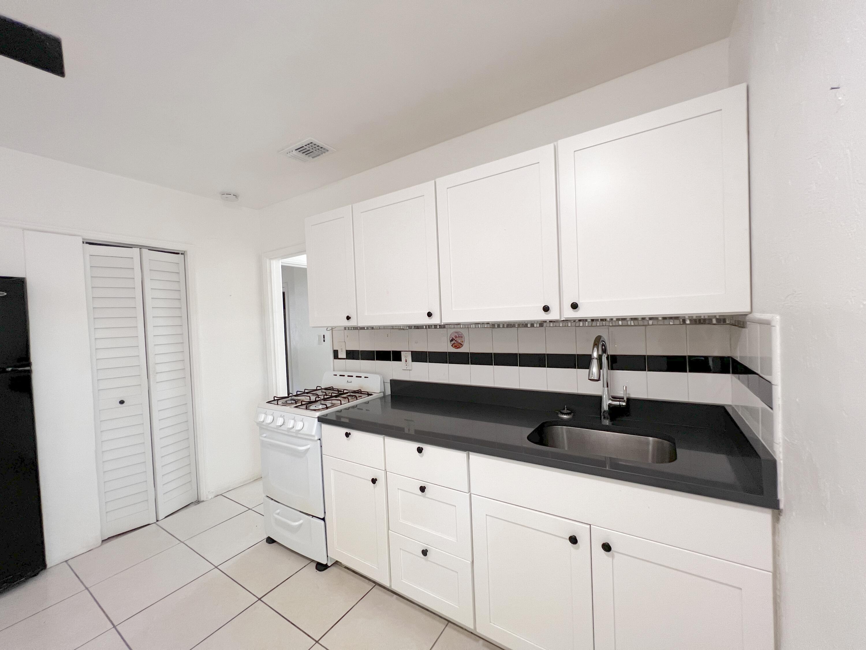 1859 Buchanan Street, Unit 2 Hollywood, FL 33020 - Photo 8 of 28 IMG_6534