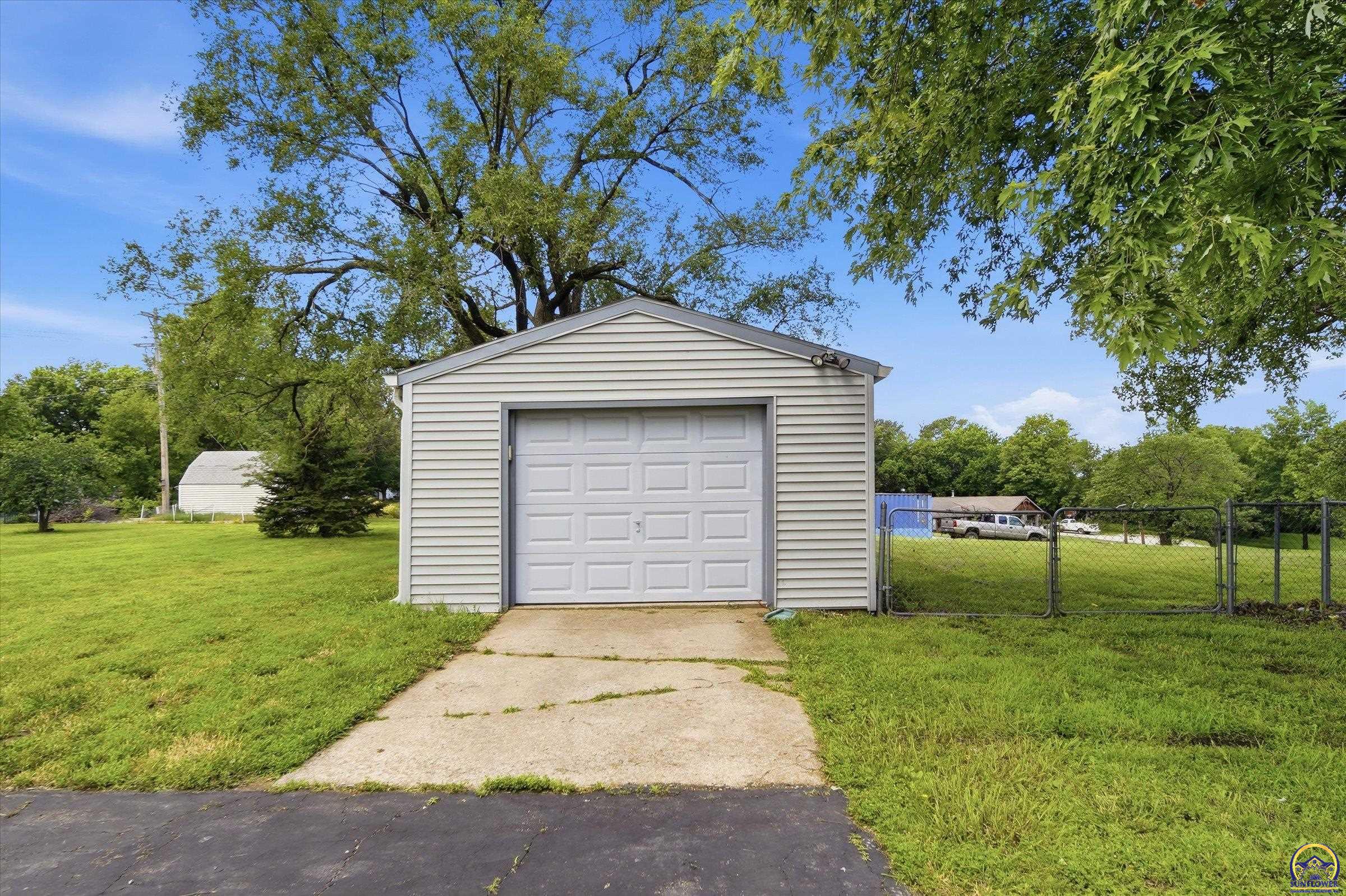 4625 Northwest Brickyard Road Topeka, KS 66618 - Photo 45 of 53