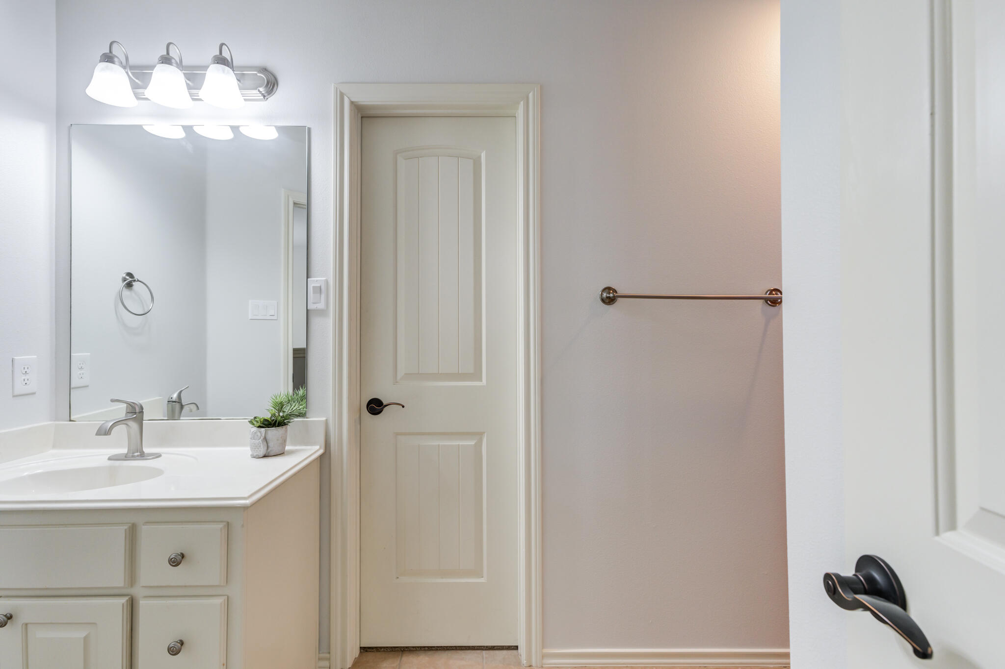 11110 Detroit Avenue Lubbock, TX 79423 - Photo 49 of 54 a bathroom with a sink vanity and a mirror