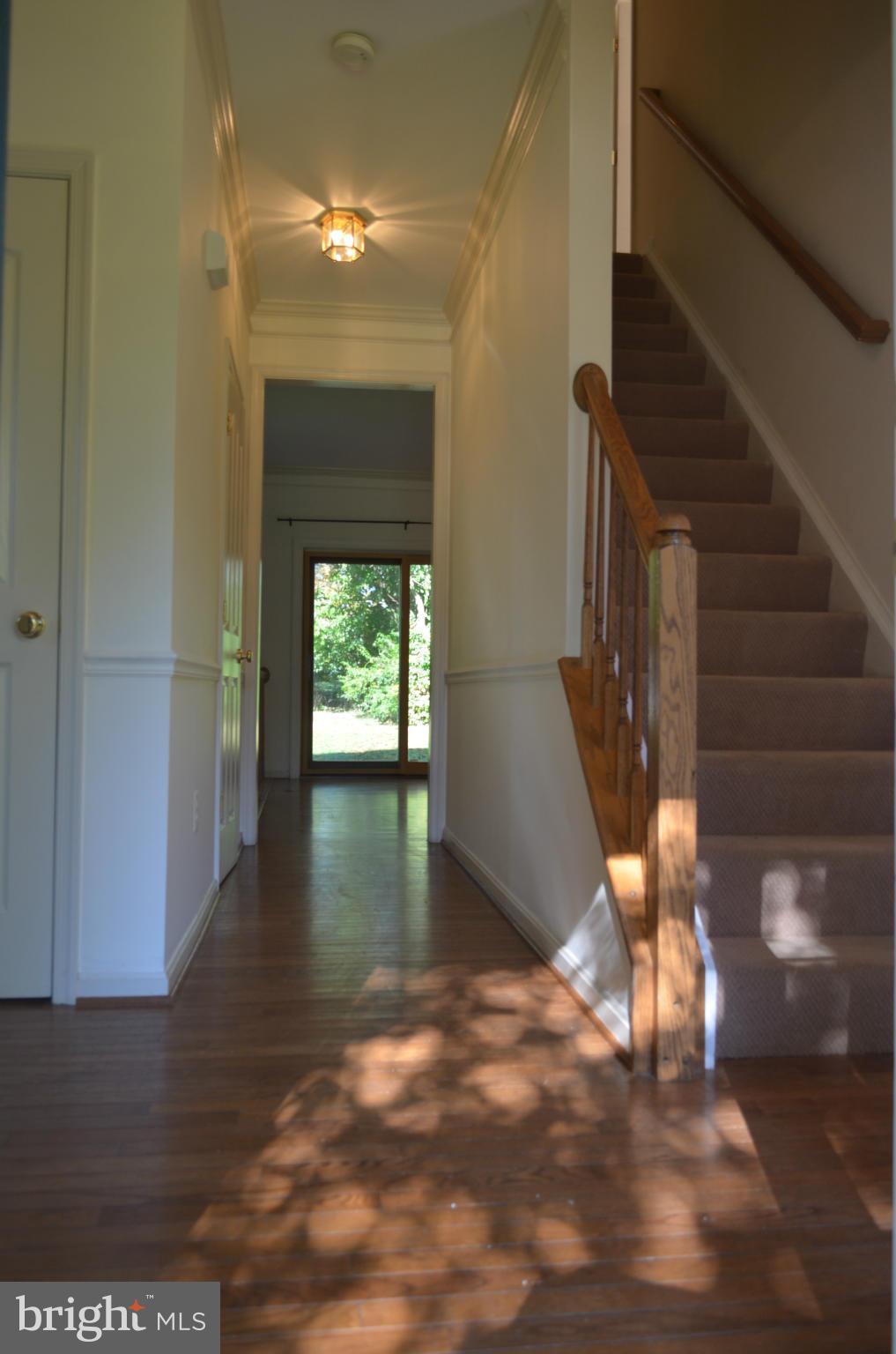 13803 Rockingham Road Germantown, MD 20874 - Photo 2 of 18 Entrance/ Foyer