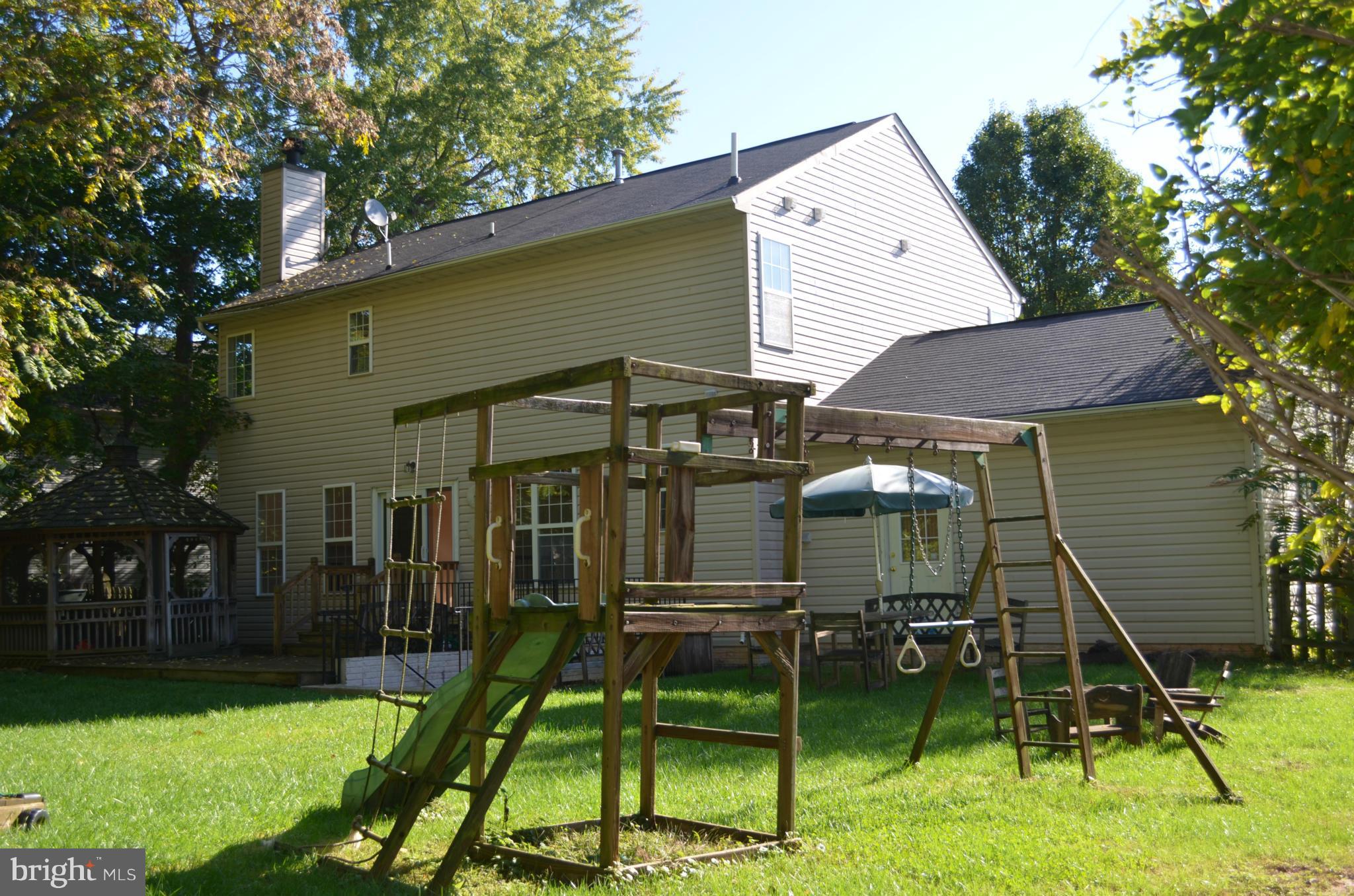 13803 Rockingham Road Germantown, MD 20874 - Photo 17 of 18 Exterior (Rear)