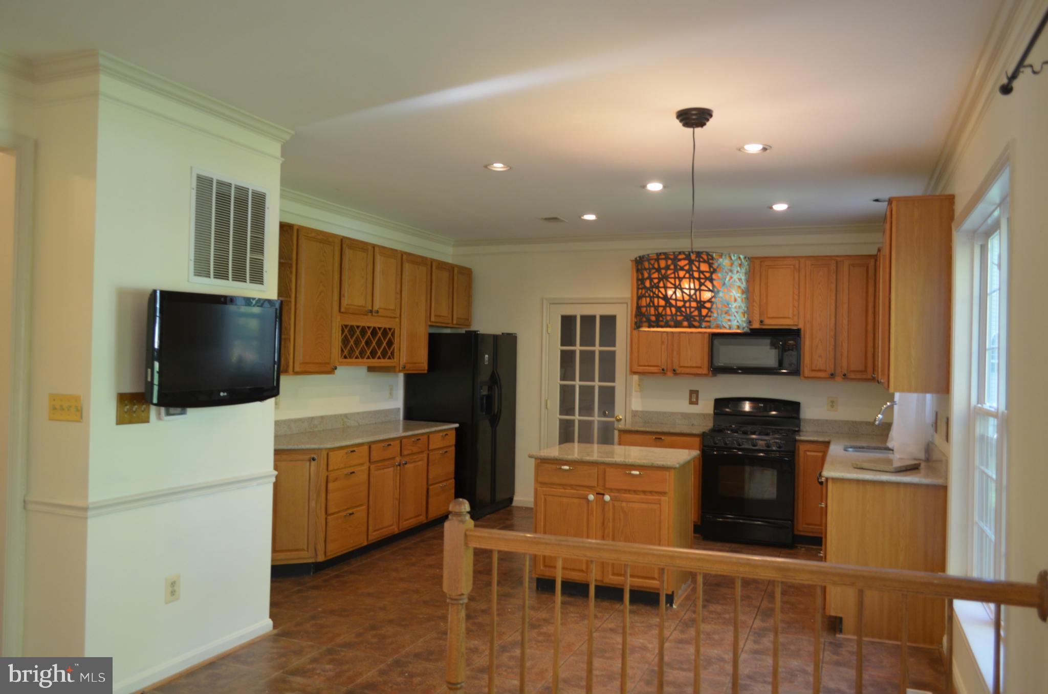 13803 Rockingham Road Germantown, MD 20874 - Photo 6 of 18 Kitchen