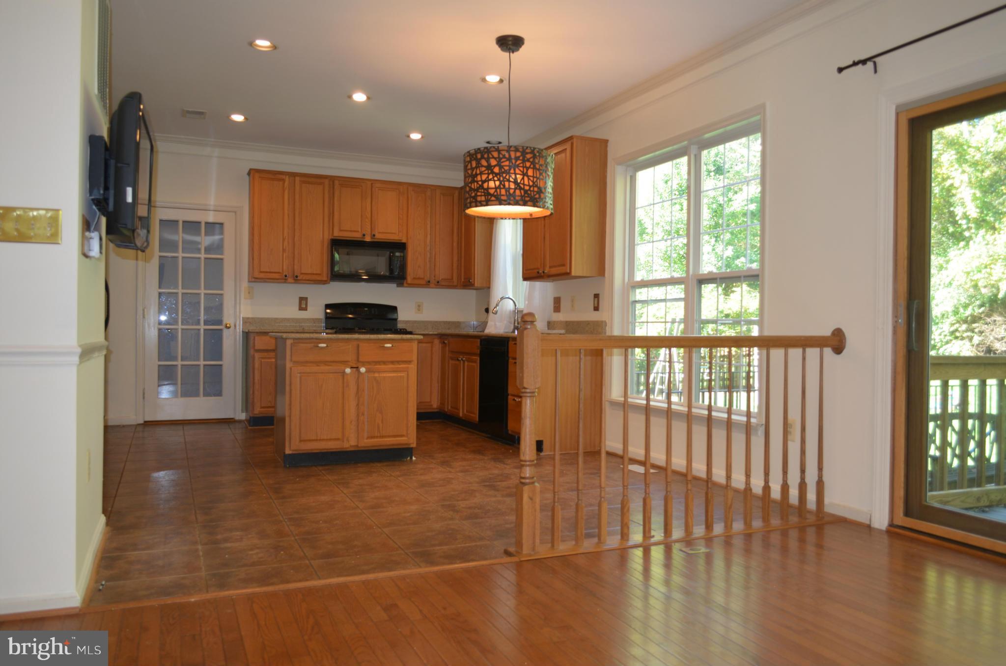 13803 Rockingham Road Germantown, MD 20874 - Photo 7 of 18 Kitchen/ Breakfast Area