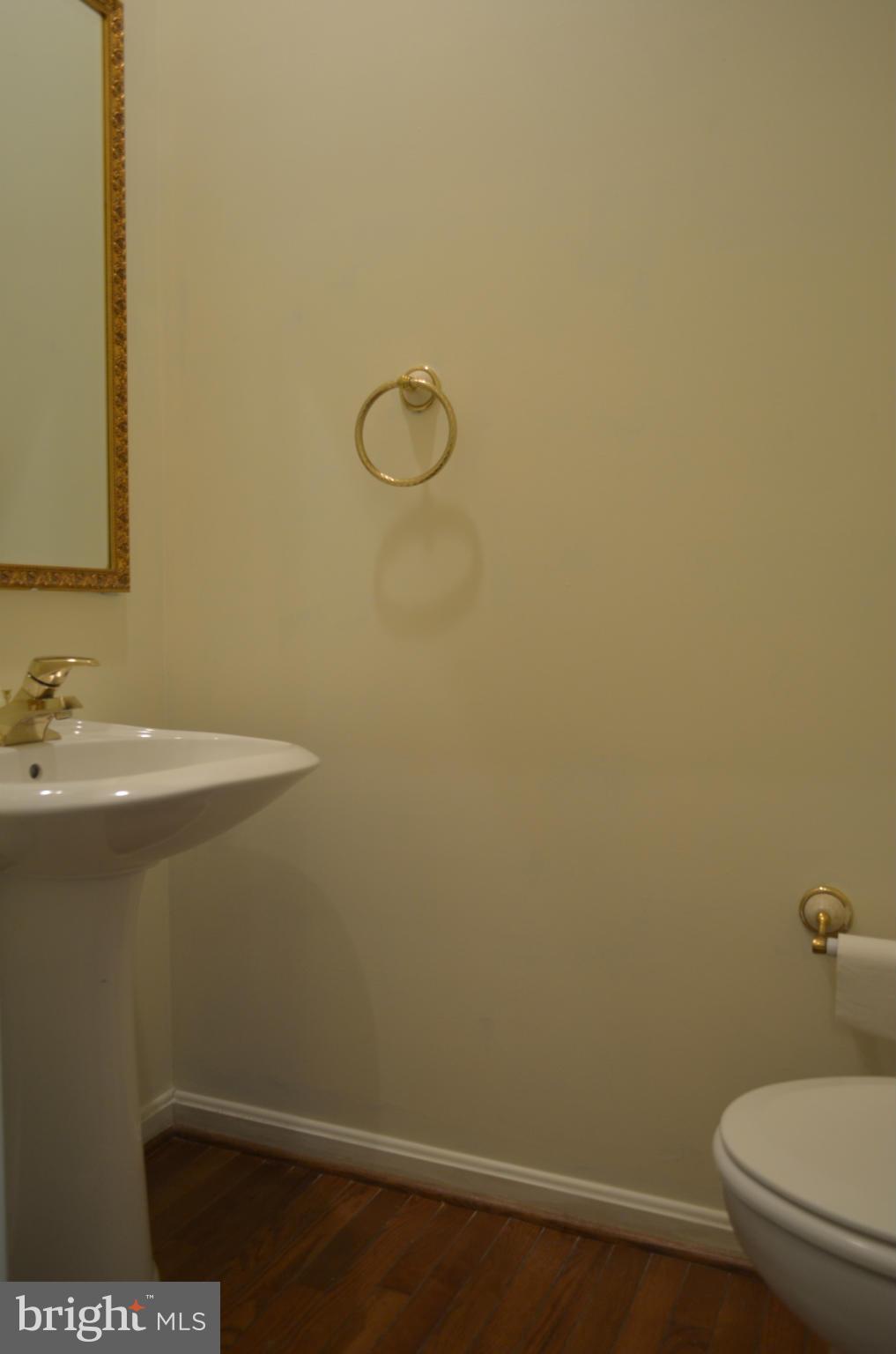 13803 Rockingham Road Germantown, MD 20874 - Photo 10 of 18 Powder Room on the main level