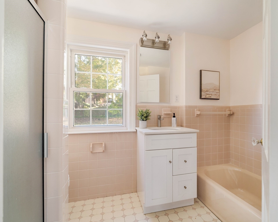 143 South Street Brookline, MA 02467 - Photo 22 of 32 a bathroom with a bathtub sink and mirror