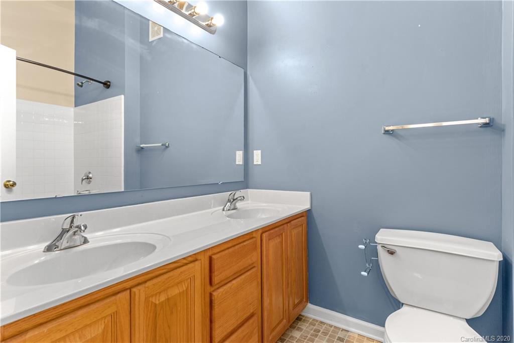 85 English Oak Road Fletcher, NC 28732 - Photo 19 of 35